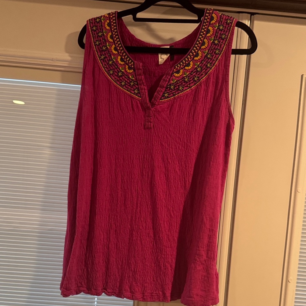 Anthropologie Magenta Embroidered Sleeveless Blouse lots of stretch
